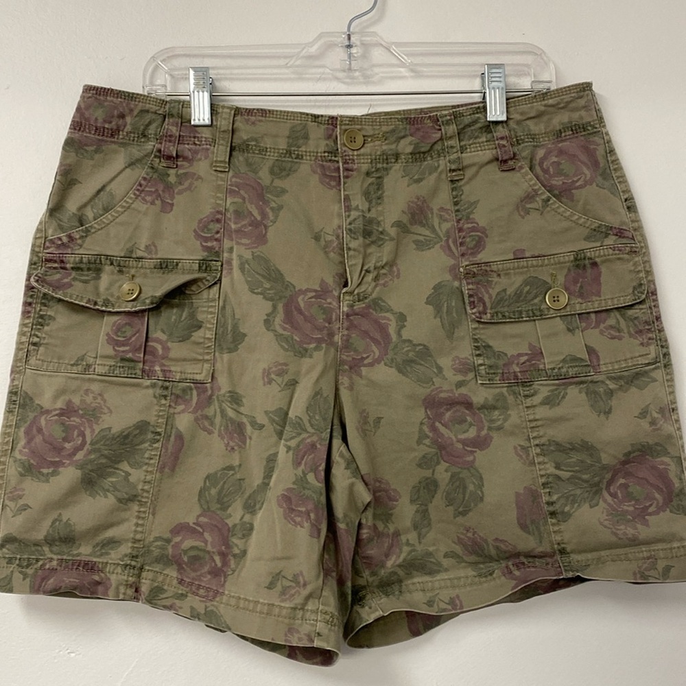 Style & Co. Green Cargo Shorts with Floral Design